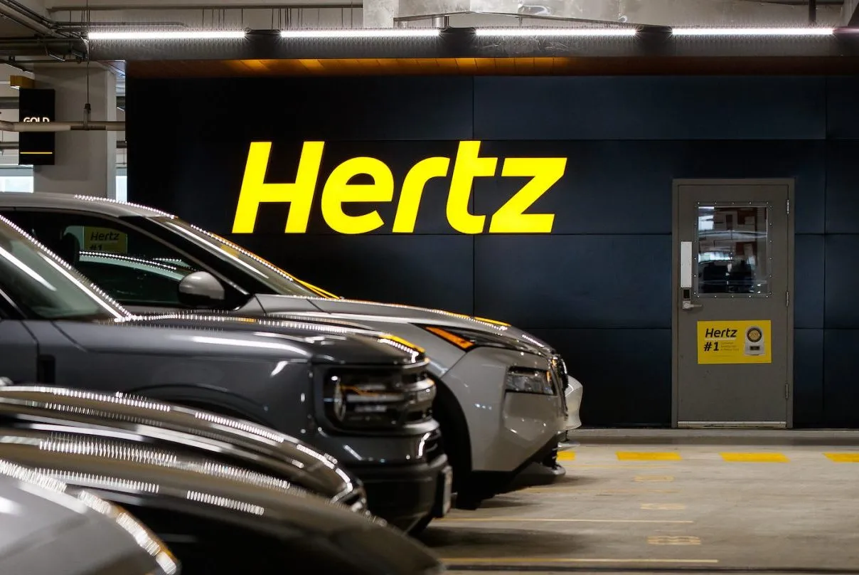 Amex Platinum Hertz benefits at a Hertz President's Circle rental car counter